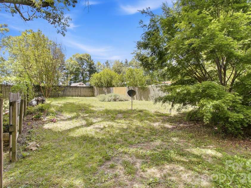479 St Pauls Road, Hendersonville, NC 28792.  MLS# CAR4378767, YatesRealty ID 20149. 