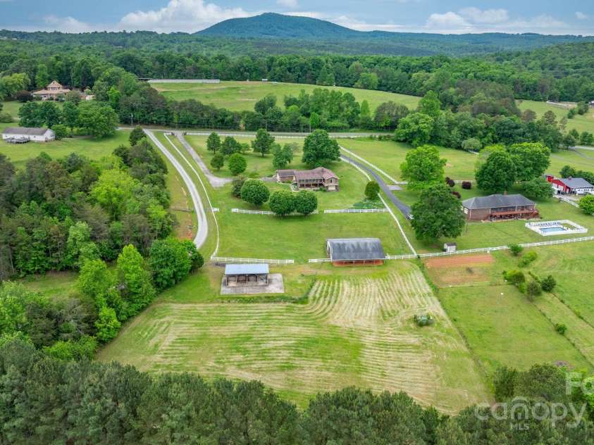 2448 Moss Farm Road, Hickory, NC 28602.  MLS# CAR4258265, YatesRealty ID 20150. 