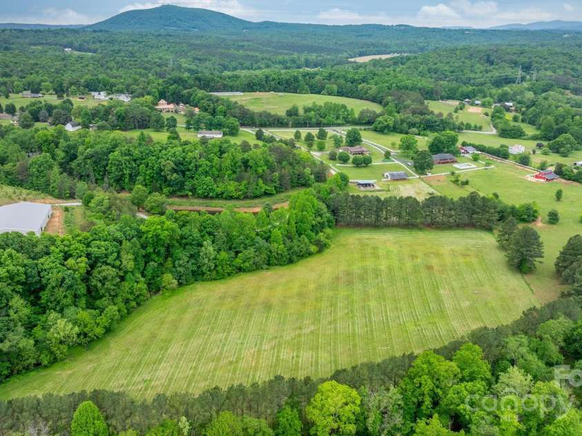 2448 Moss Farm Road, Hickory, NC 28602.  MLS# CAR4258265, YatesRealty ID 20150. 