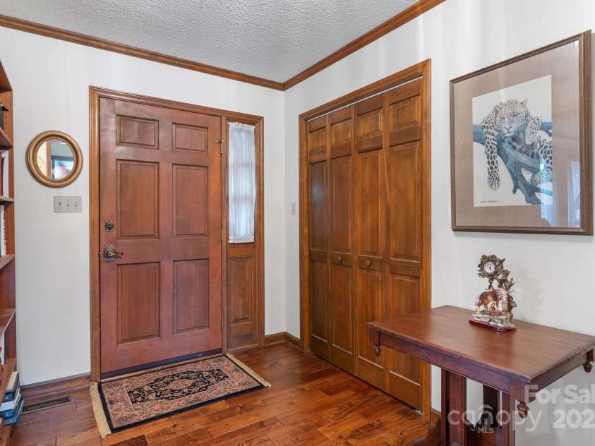 2448 Moss Farm Road, Hickory, NC 28602.  MLS# CAR4258265, YatesRealty ID 20150. 