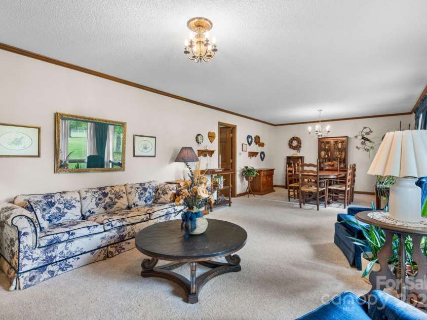 2448 Moss Farm Road, Hickory, NC 28602.  MLS# CAR4258265, YatesRealty ID 20150. 