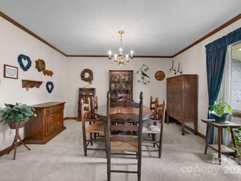 2448 Moss Farm Road, Hickory, NC 28602.  MLS# CAR4258265, YatesRealty ID 20150. 