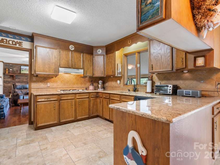 2448 Moss Farm Road, Hickory, NC 28602.  MLS# CAR4258265, YatesRealty ID 20150. 