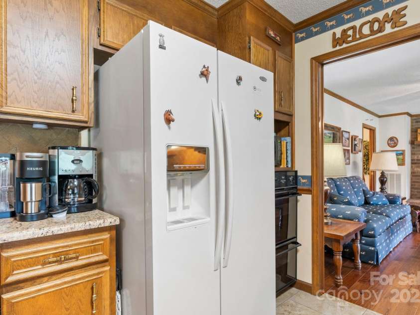 2448 Moss Farm Road, Hickory, NC 28602.  MLS# CAR4258265, YatesRealty ID 20150. 