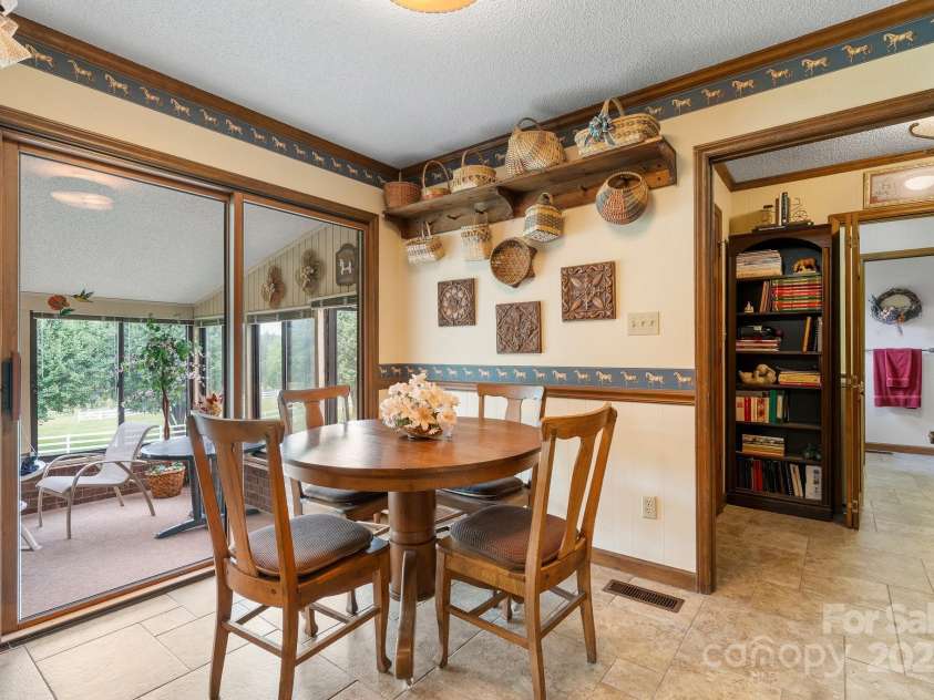 2448 Moss Farm Road, Hickory, NC 28602.  MLS# CAR4258265, YatesRealty ID 20150. 