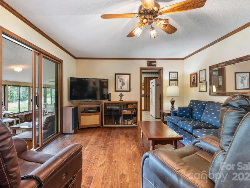 2448 Moss Farm Road, Hickory, NC 28602.  MLS# CAR4258265, YatesRealty ID 20150. 