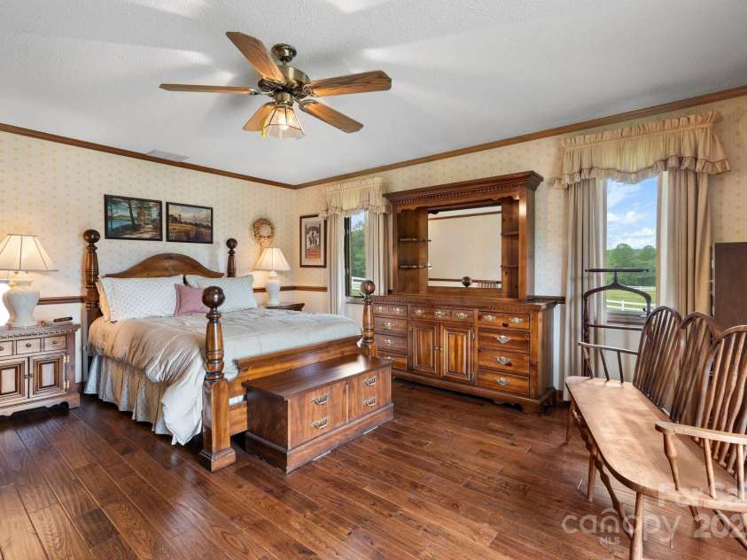 2448 Moss Farm Road, Hickory, NC 28602.  MLS# CAR4258265, YatesRealty ID 20150. 