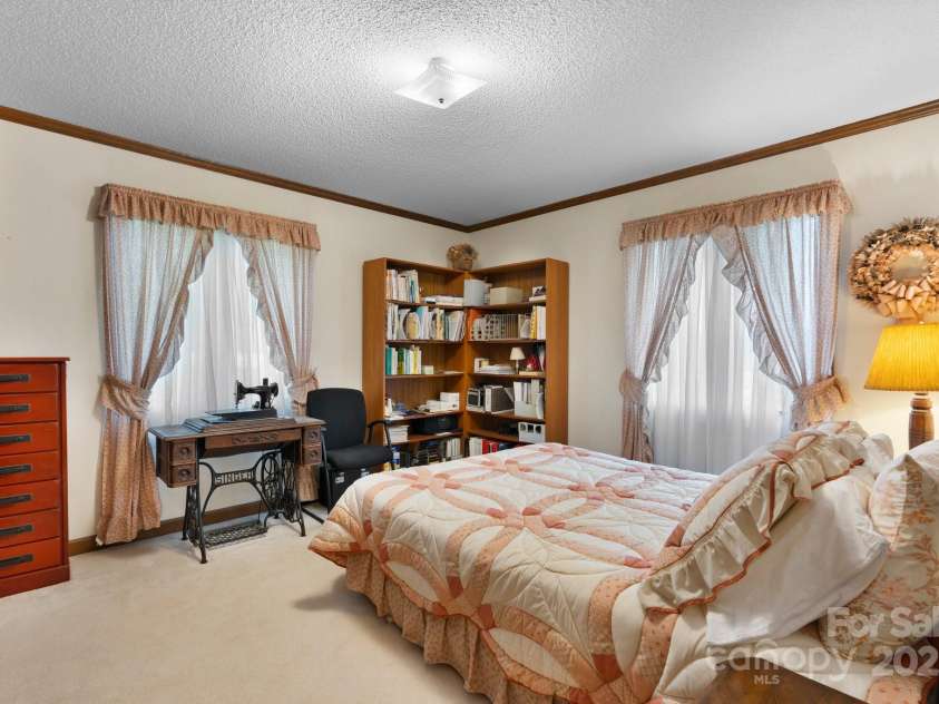 2448 Moss Farm Road, Hickory, NC 28602.  MLS# CAR4258265, YatesRealty ID 20150. 