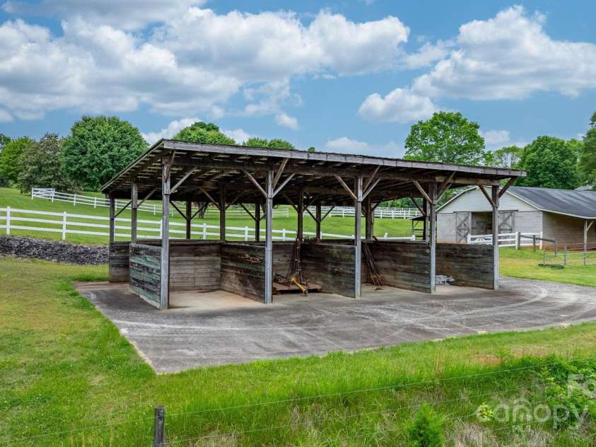 2448 Moss Farm Road, Hickory, NC 28602.  MLS# CAR4258265, YatesRealty ID 20150. 