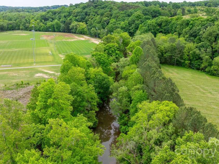 2448 Moss Farm Road, Hickory, NC 28602.  MLS# CAR4258265, YatesRealty ID 20150. 