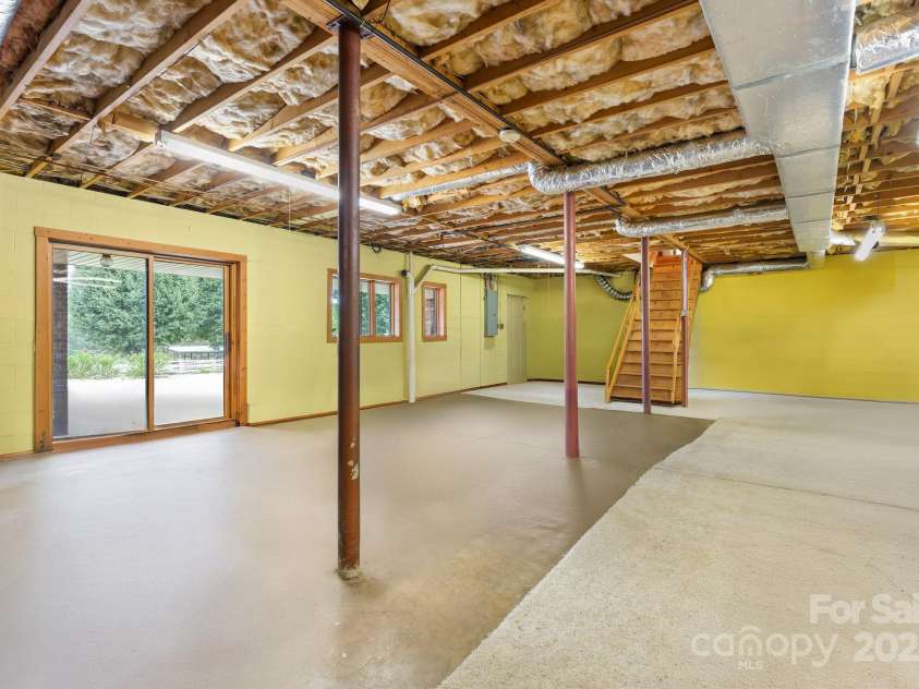 2448 Moss Farm Road, Hickory, NC 28602.  MLS# CAR4258265, YatesRealty ID 20150. Daylight Basement. Storage Items Virtually Removed