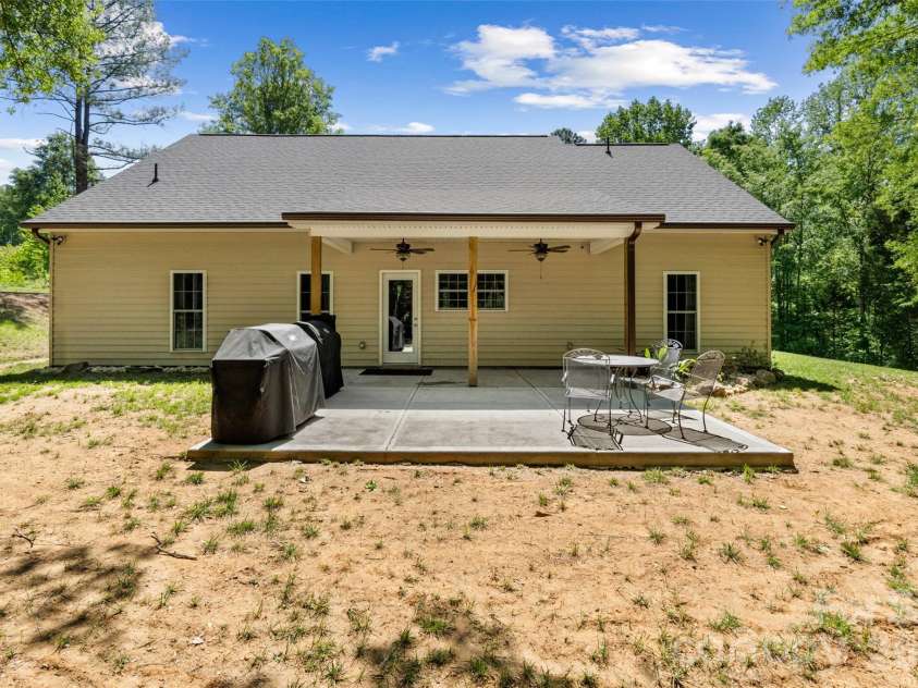 374 Giles Road, McConnells, SC 29726.  MLS# CAR4374017, YatesRealty ID 20150. 