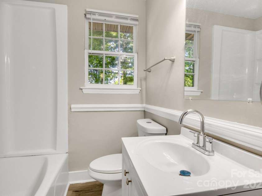 3637 Glenville Avenue, Charlotte, NC 28215.  MLS# CAR4257290, YatesRealty ID 20152. Full bathroom w/ updated vanity.