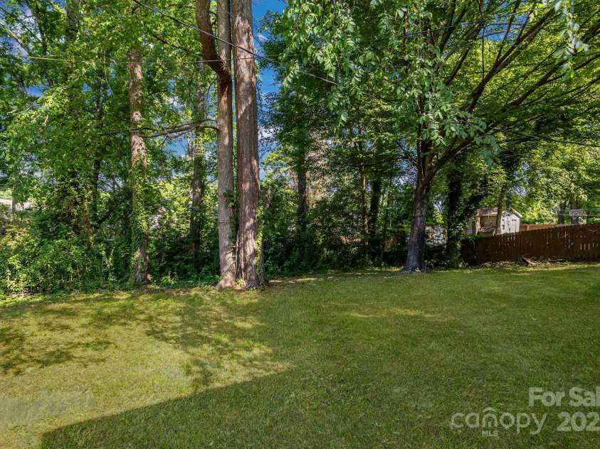 3637 Glenville Avenue, Charlotte, NC 28215.  MLS# CAR4257290, YatesRealty ID 20152. Walking into the beautiful backyard.