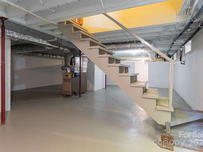 546 Scronce Creek Road, Burnsville, NC 28714.  MLS# CAR4243837, YatesRealty ID 20153. 