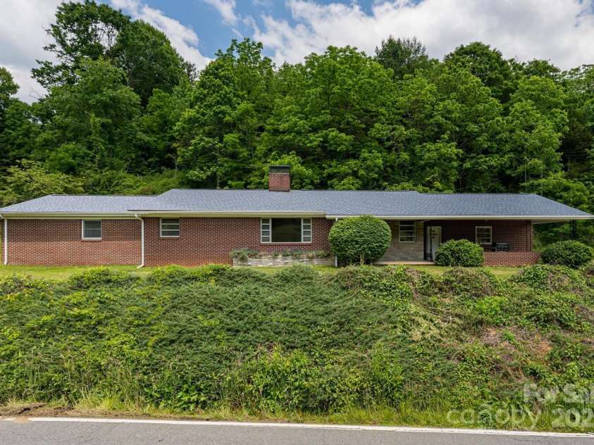 546 Scronce Creek Road, Burnsville, NC 28714.  MLS# CAR4243837, YatesRealty ID 20153. 