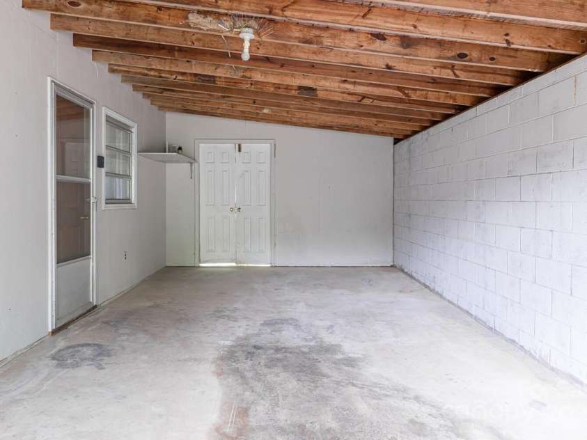 546 Scronce Creek Road, Burnsville, NC 28714.  MLS# CAR4243837, YatesRealty ID 20153. 