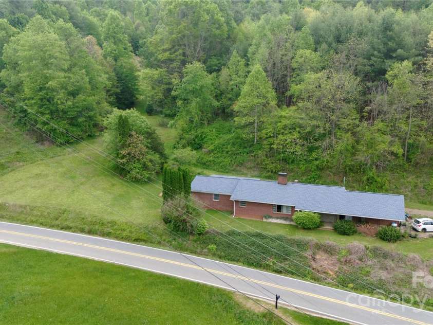 546 Scronce Creek Road, Burnsville, NC 28714.  MLS# CAR4243837, YatesRealty ID 20153. 