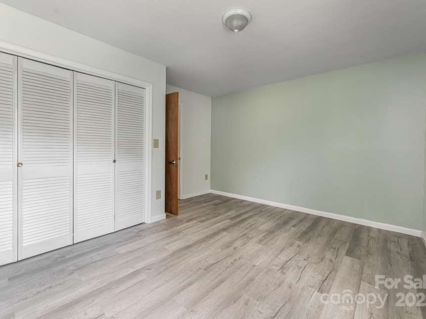 546 Scronce Creek Road, Burnsville, NC 28714.  MLS# CAR4243837, YatesRealty ID 20153. Apartment Bedroom