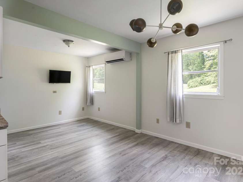 546 Scronce Creek Road, Burnsville, NC 28714.  MLS# CAR4243837, YatesRealty ID 20153. Apartment Living Space
