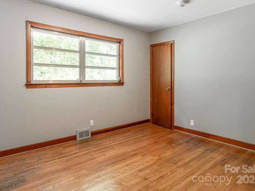 546 Scronce Creek Road, Burnsville, NC 28714.  MLS# CAR4243837, YatesRealty ID 20153. Bedroom