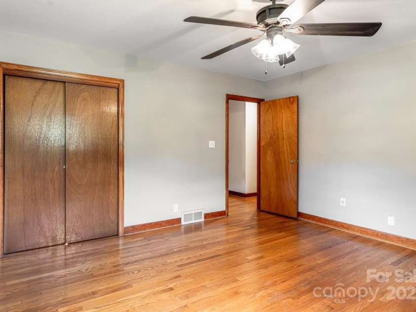 546 Scronce Creek Road, Burnsville, NC 28714.  MLS# CAR4243837, YatesRealty ID 20153. Bedroom