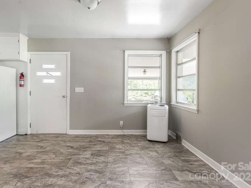 546 Scronce Creek Road, Burnsville, NC 28714.  MLS# CAR4243837, YatesRealty ID 20153. Dining Area