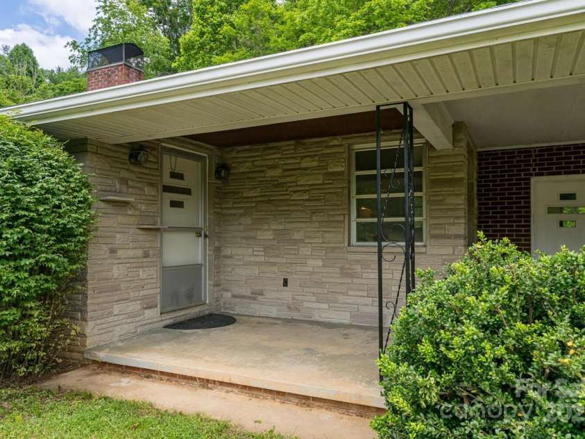 546 Scronce Creek Road, Burnsville, NC 28714.  MLS# CAR4243837, YatesRealty ID 20153. Front Porch