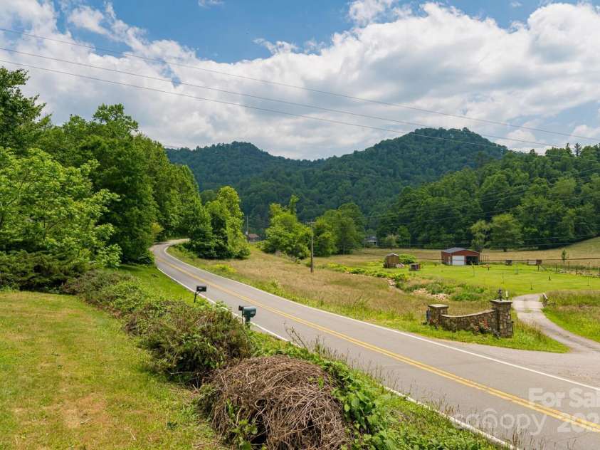 546 Scronce Creek Road, Burnsville, NC 28714.  MLS# CAR4243837, YatesRealty ID 20153. Front View