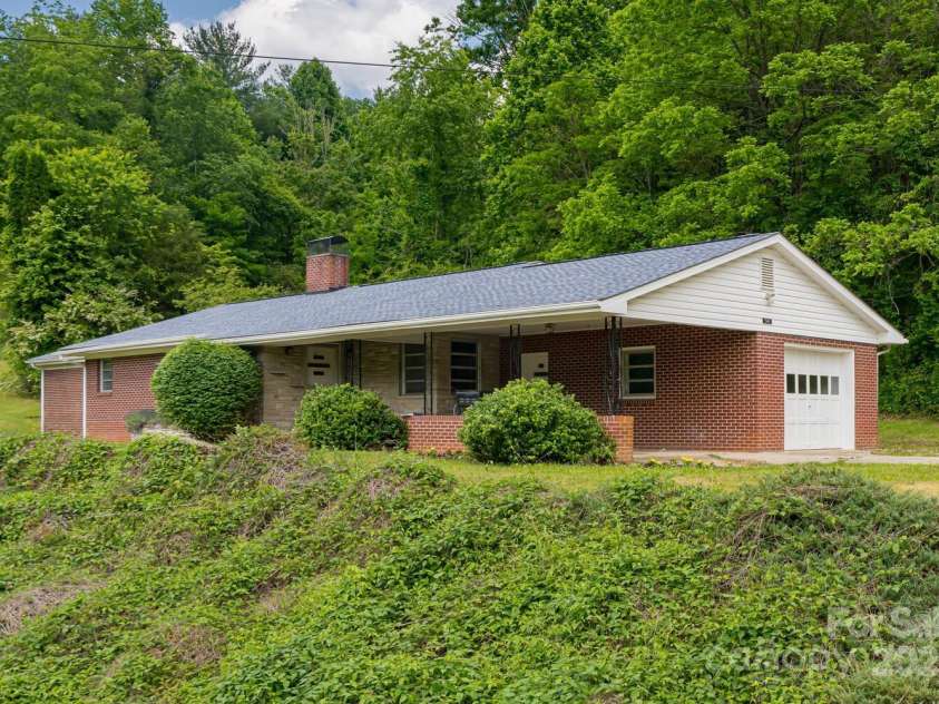 546 Scronce Creek Road, Burnsville, NC 28714.  MLS# CAR4243837, YatesRealty ID 20153. Front View of Home