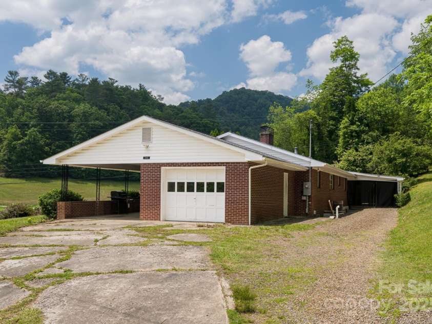 546 Scronce Creek Road, Burnsville, NC 28714.  MLS# CAR4243837, YatesRealty ID 20153. Garage View of Home