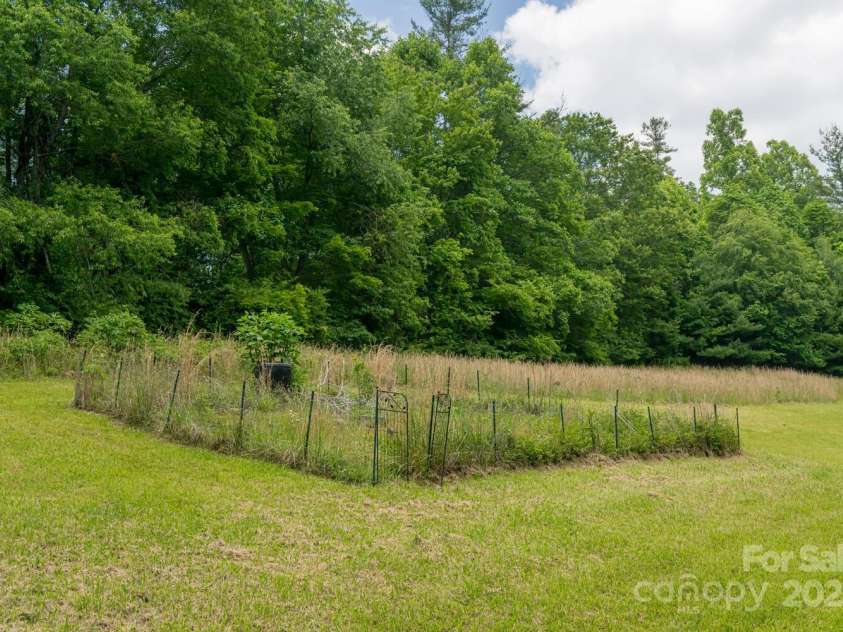 546 Scronce Creek Road, Burnsville, NC 28714.  MLS# CAR4243837, YatesRealty ID 20153. Garden Bed