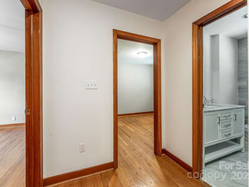 546 Scronce Creek Road, Burnsville, NC 28714.  MLS# CAR4243837, YatesRealty ID 20153. Hallway