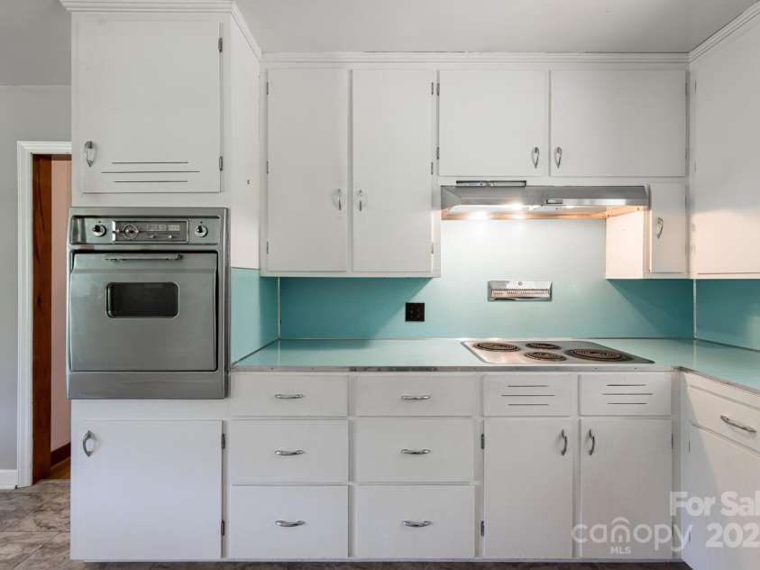 546 Scronce Creek Road, Burnsville, NC 28714.  MLS# CAR4243837, YatesRealty ID 20153. Kitchen