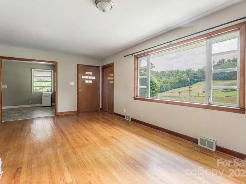546 Scronce Creek Road, Burnsville, NC 28714.  MLS# CAR4243837, YatesRealty ID 20153. Living Room