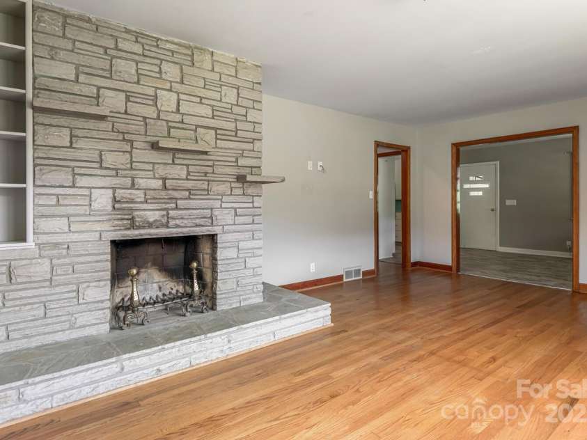 546 Scronce Creek Road, Burnsville, NC 28714.  MLS# CAR4243837, YatesRealty ID 20153. Living Room