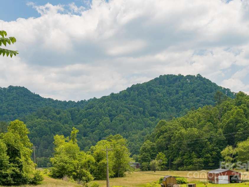 546 Scronce Creek Road, Burnsville, NC 28714.  MLS# CAR4243837, YatesRealty ID 20153. Short Range Mountain Views