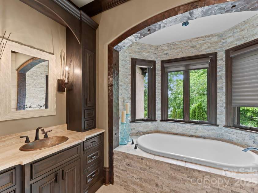 172 Tennessee Circle, Mooresville, NC 28117.  MLS# CAR4252701, YatesRealty ID 20154. Spa bath with jetted tub, steam shower, and vanities.