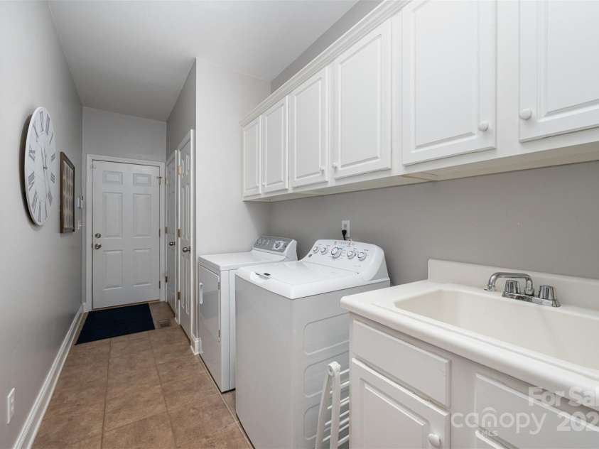 2804 Pulaski Drive, Monroe, NC 28110.  MLS# CAR4270647, YatesRealty ID 20155. 