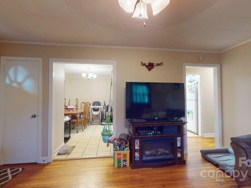 151 Sunny Street, Marion, NC 28752.  MLS# CAR4271600, YatesRealty ID 20156. 