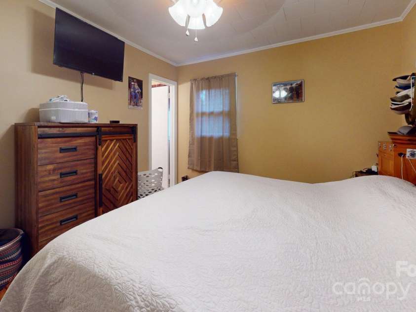 151 Sunny Street, Marion, NC 28752.  MLS# CAR4271600, YatesRealty ID 20156. 