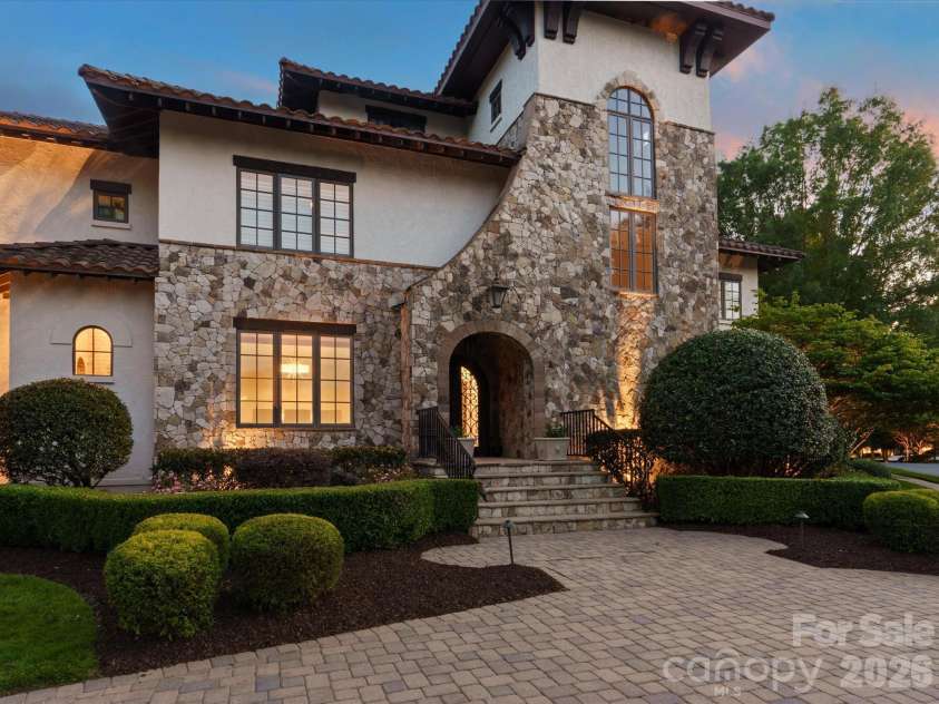 200 Oakmont Lane, Waxhaw, NC 28173.  MLS# CAR4377681, YatesRealty ID 20156. 