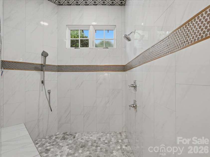 200 Oakmont Lane, Waxhaw, NC 28173.  MLS# CAR4377681, YatesRealty ID 20156. 