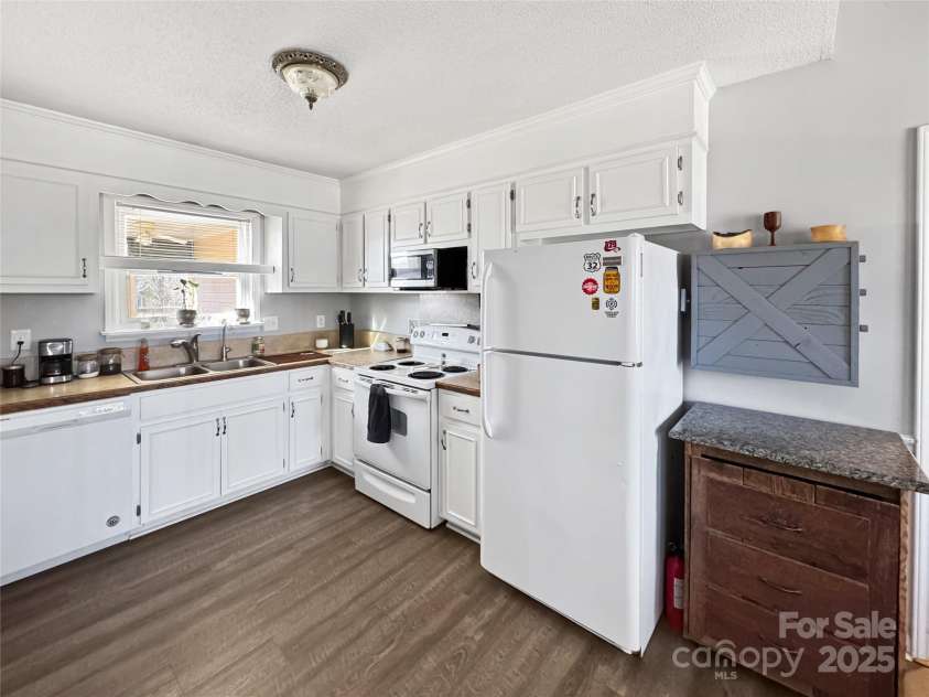 2316 Woodfield Circle, Gastonia, NC 28056.  MLS# CAR4266028, YatesRealty ID 20157. 