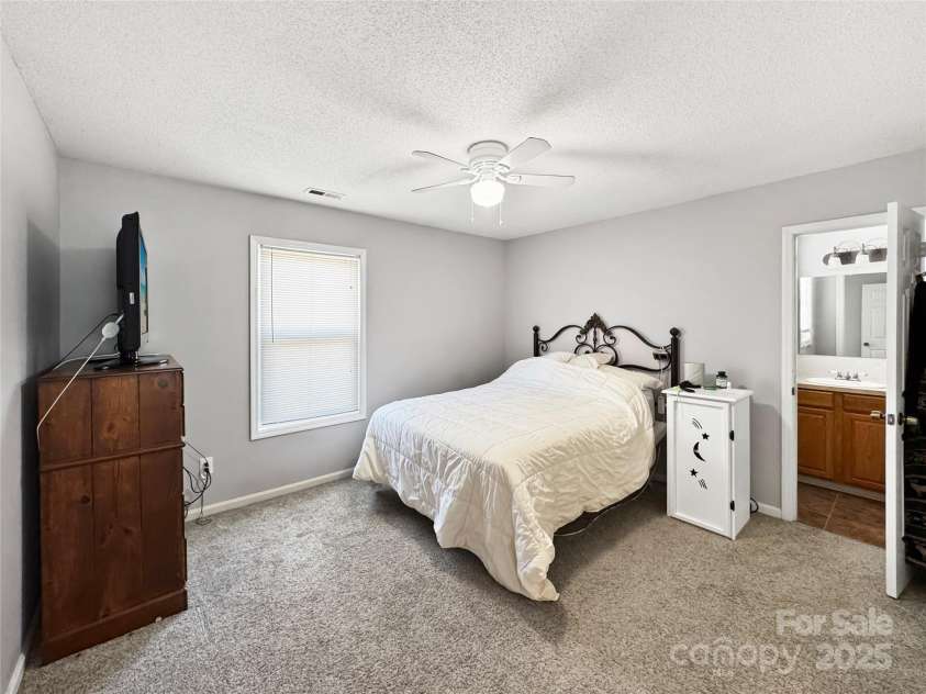 2316 Woodfield Circle, Gastonia, NC 28056.  MLS# CAR4266028, YatesRealty ID 20157. 