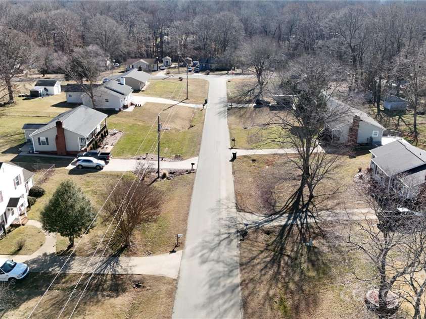 2316 Woodfield Circle, Gastonia, NC 28056.  MLS# CAR4266028, YatesRealty ID 20157. Home is located on beautiful cul-de-sac