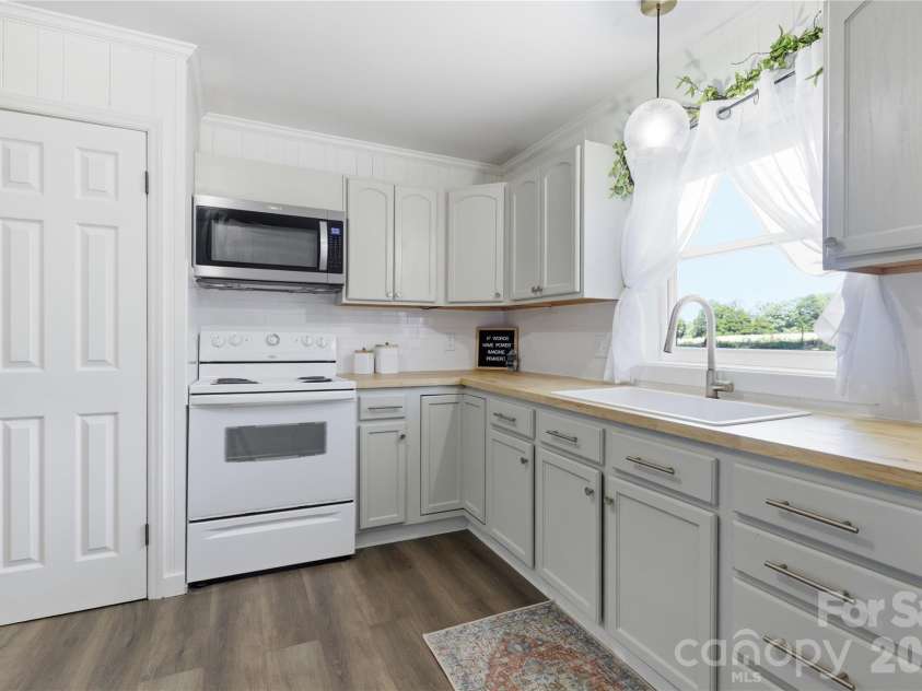 574 Old Mooresboro Road, Mooresboro, NC 28114.  MLS# CAR4377687, YatesRealty ID 20157. 