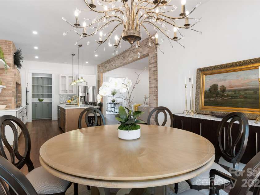 135 Westview Drive, Hendersonville, NC 28791.  MLS# CAR4226681, YatesRealty ID 20159. 