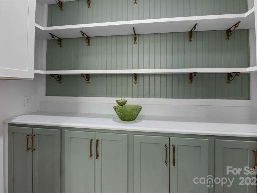 135 Westview Drive, Hendersonville, NC 28791.  MLS# CAR4226681, YatesRealty ID 20159. Pantry