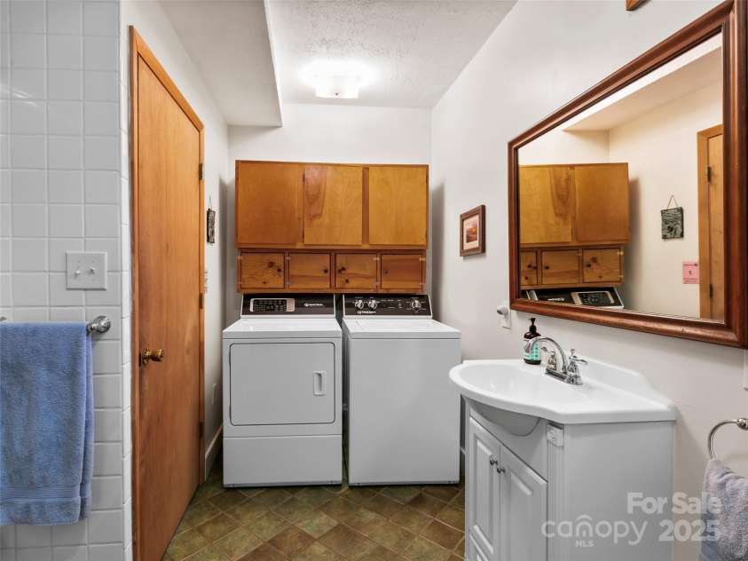 1239 Lower Loop Drive, Fletcher, NC 28732.  MLS# CAR4327631, YatesRealty ID 2016. Laundry and bath in basement